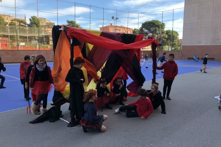 El col·legi es converteix en un pessebre vivent