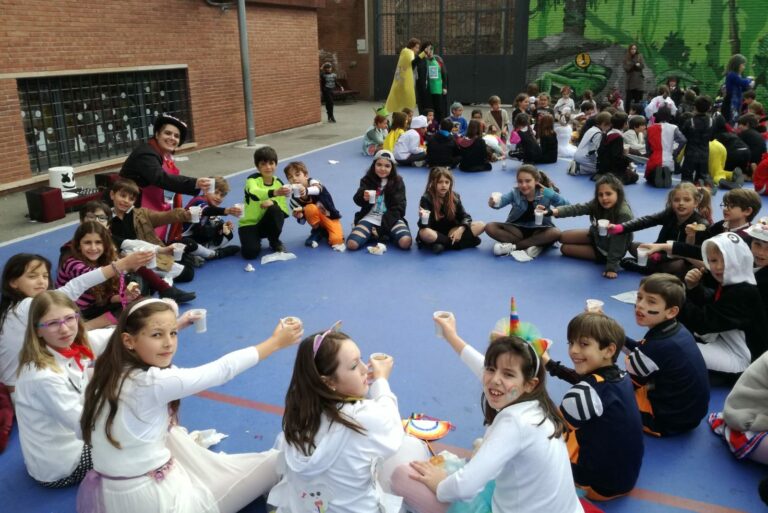 L’escola es taca pel Càncer Infantil